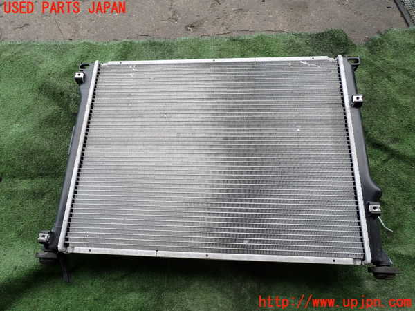 5UPJ-18502321]クライスラー・300C 2006ymodel(LX57)ラジエーター1 中古_m0002.jpg