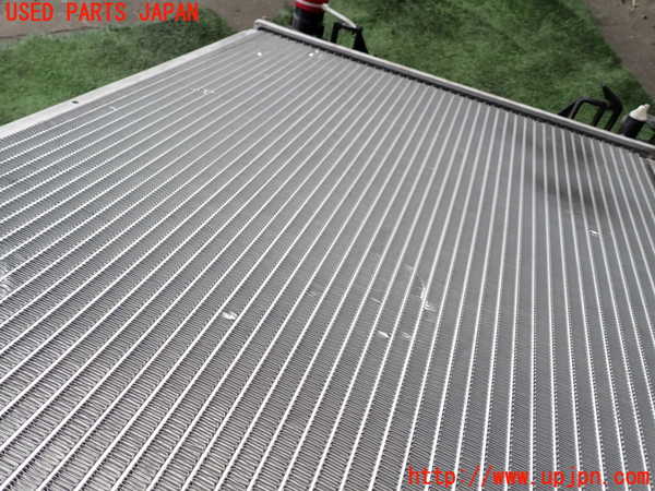 5UPJ-18502321]クライスラー・300C 2006ymodel(LX57)ラジエーター1 中古_m0004.jpg