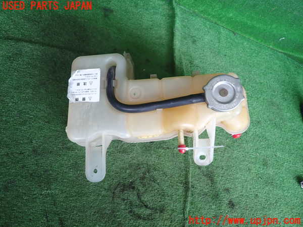 5UPJ-18502410]クライスラー・300C 2006ymodel(LX57)ラジエータータンク 中古_m0001.jpg