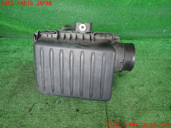 5UPJ-18502560]クライスラー・300C 2006ymodel(LX57)エアクリーナーボックス 中古_m0001.jpg