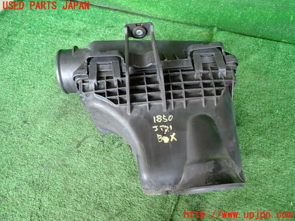 5UPJ-18502560]クライスラー・300C 2006ymodel(LX57)エアクリーナーボックス 中古_m0002.jpg