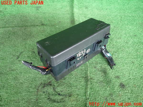 5UPJ-18506742]クライスラー・300C 2006ymodel(LX57)ヒューズボックス2 中古_m0001.jpg