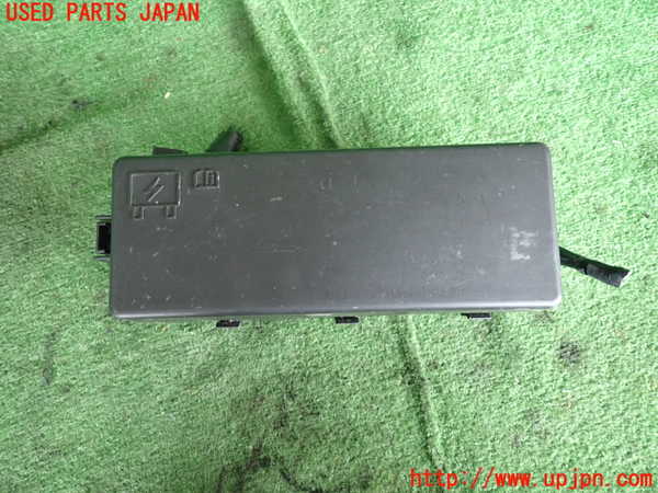 5UPJ-18506742]クライスラー・300C 2006ymodel(LX57)ヒューズボックス2 中古_m0002.jpg