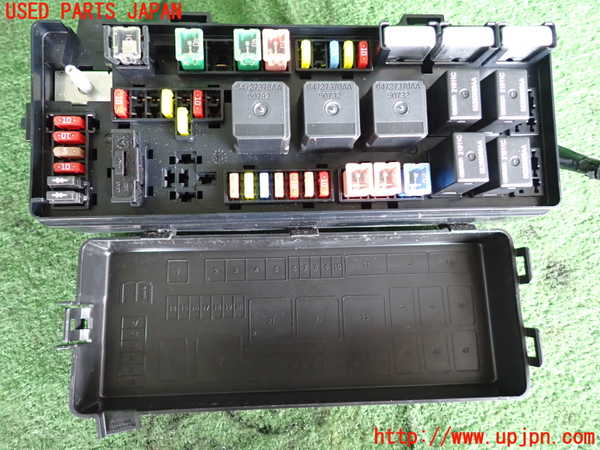 5UPJ-18506742]クライスラー・300C 2006ymodel(LX57)ヒューズボックス2 中古_m0003.jpg