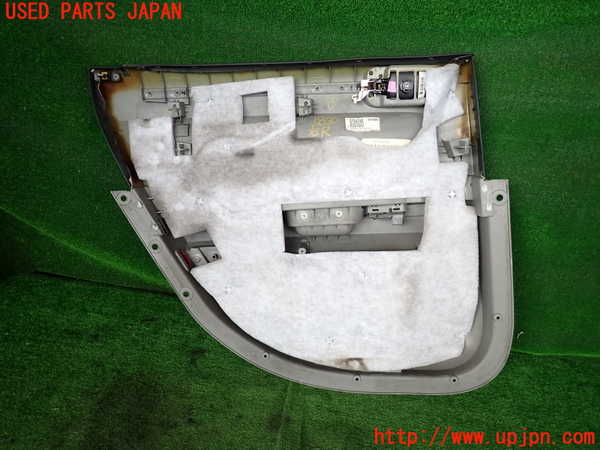 5UPJ-18501294]クライスラー・300C 2006ymodel(LX57)右後ドア内張り 中古_m0002.jpg