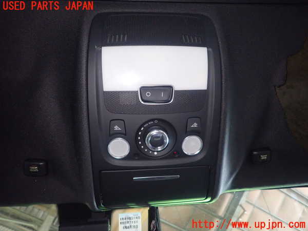 5UPJ-18546411]アウディ・S4(8KCAKF)ルームランプ1 (１列目) 中古_m0001.jpg