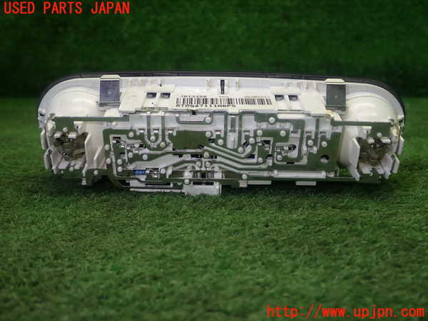 5UPJ-18546412]アウディ・S4(8KCAKF)ルームランプ2 (２列目) 中古_m0002.jpg