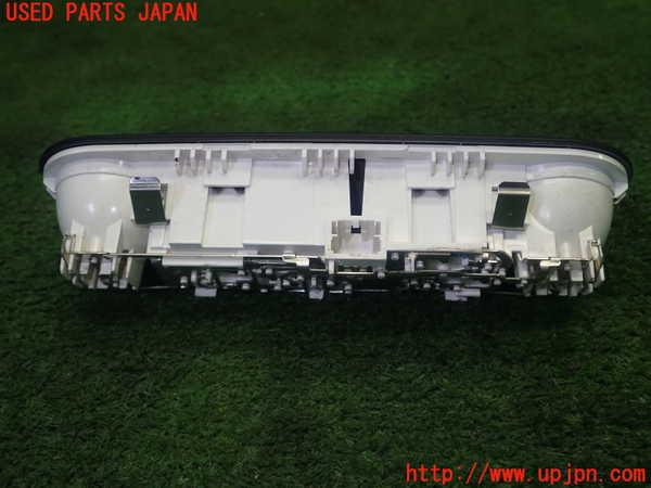 5UPJ-18546412]アウディ・S4(8KCAKF)ルームランプ2 (２列目) 中古_m0003.jpg