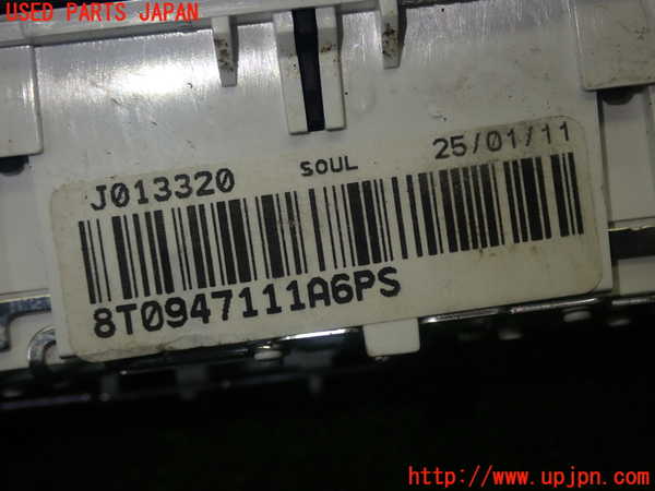 5UPJ-18546412]アウディ・S4(8KCAKF)ルームランプ2 (２列目) 中古_m0004.jpg