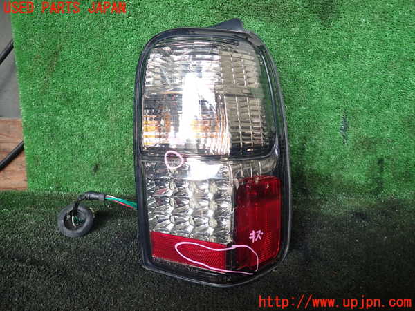 5UPJ-18621530]ハイラックスサーフ(RZN185W)右テールランプ 中古_m0001.jpg