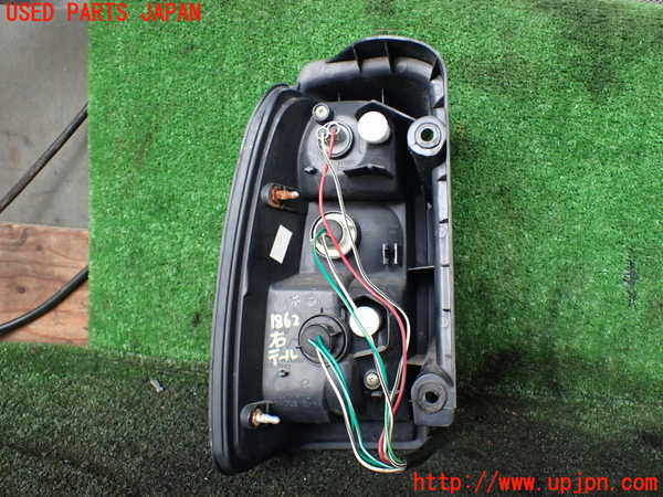 5UPJ-18621530]ハイラックスサーフ(RZN185W)右テールランプ 中古_m0004.jpg