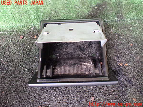 5UPJ-18627821]ハイラックスサーフ(RZN185W)灰皿1 中古_m0003.jpg