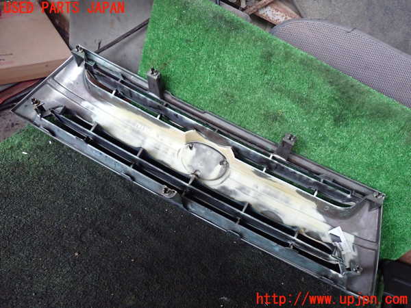 1UPJ-18631050]ハイラックスサーフ(RZN185W)ラジエターグリル 中古_m0004.jpg