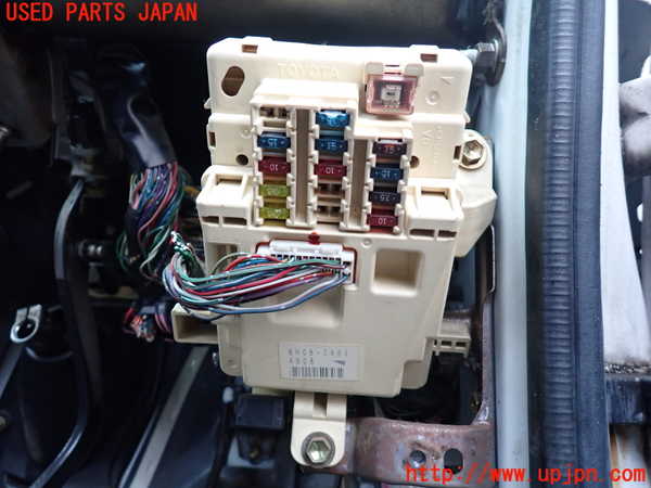 5UPJ-18636741]ハイラックスサーフ(RZN185W)ヒューズボックス1 中古_m0001.jpg