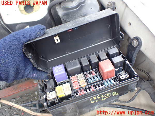 5UPJ-18636742]ハイラックスサーフ(RZN185W)ヒューズボックス2 中古_m0002.jpg