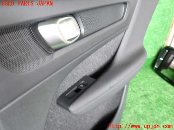 5UPJ-18641294]ボルボ・XC40(XB420XC)右後ドア内張り 中古_m0002.jpg