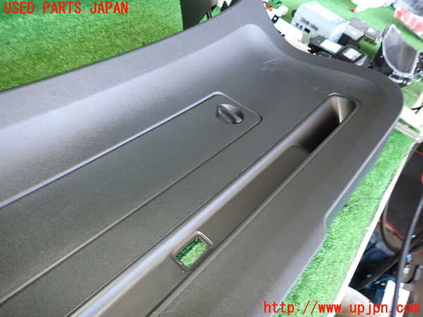5UPJ-18641578]ボルボ・XC40(XB420XC)バックドア内張り 中古_m0002.jpg