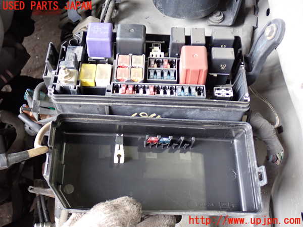 2UPJ-18656741]ハイラックスサーフ(RZN185W)ヒューズボックス1 中古_m0002.jpg