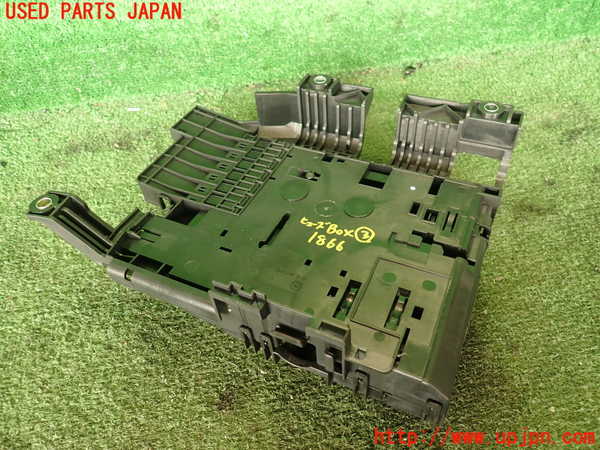 2UPJ-18666743]ポルシェ・カイエン(92AM5502)ヒューズボックス3 中古_m0001.jpg