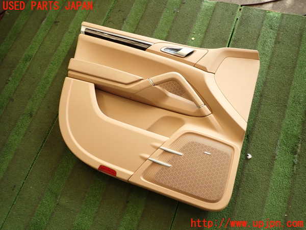 2UPJ-18661264]ポルシェ・カイエン(92AM5502)左前ドア内張り 中古_m0001.jpg