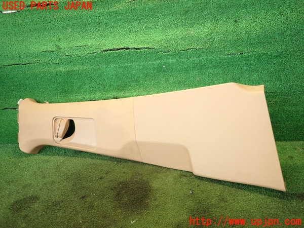 2UPJ-18667665]ポルシェ・カイエン(92AM5502)右センターピラートリム 中古_m0001.jpg