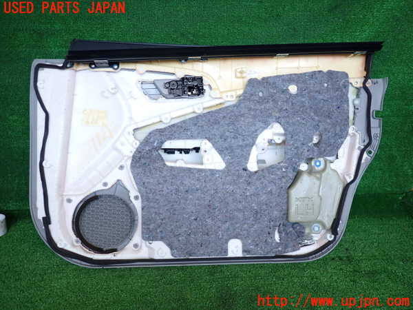 5UPJ-18671264]クラウン ロイヤル(GRS202)左前ドア内張り 中古_m0003.jpg