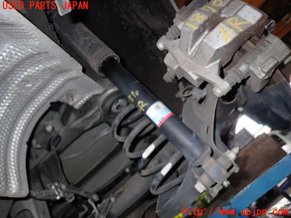 5UPJ-18705070]プリウスα(ZVW41W)右リアショックアブソーバー 中古_m0001.jpg