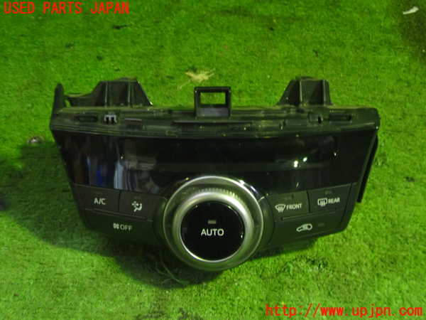 5UPJ-18706066]プリウスα(ZVW41W)エアコンスイッチ1 中古_m0001.jpg