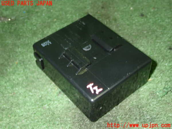 5UPJ-18706147]プリウスα(ZVW41W)コンピューター2 (86572-47081) 中古_m0003.jpg