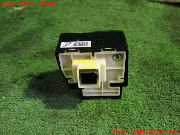 5UPJ-18706290]プリウスα(ZVW41W)ハザードスイッチ 中古_m0002.jpg