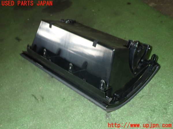 5UPJ-18707516]プリウスα(ZVW41W)グローブボックス1 中古_m0002.jpg