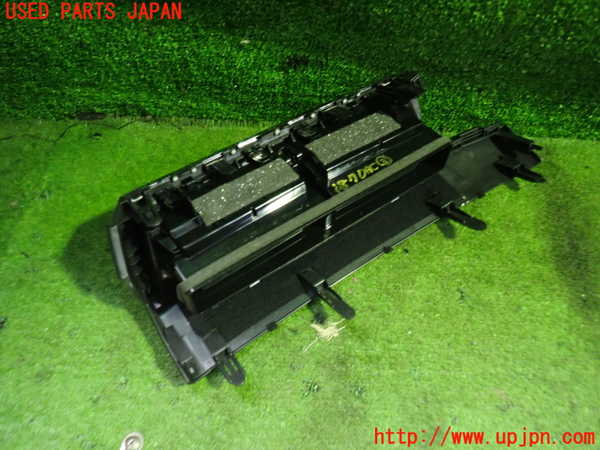5UPJ-18707528]プリウスα(ZVW41W)エアコン吹き出し口3 (真中) 中古_m0003.jpg