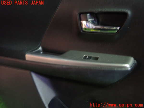 5UPJ-18701324]プリウスα(ZVW41W)左後ドア内張り 中古_m0002.jpg