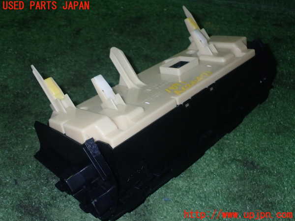 1UPJ-18716066]レクサス・IS300h(AVE30)エアコンスイッチ1 中古_m0002.jpg