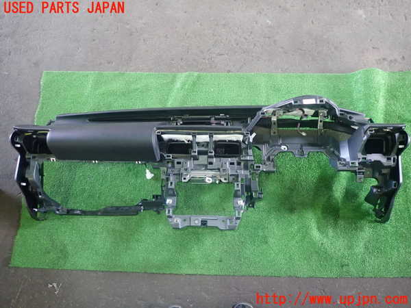 5UPJ-18717505]レクサス・IS300h(AVE30)ダッシュボード 中古_m0001.jpg
