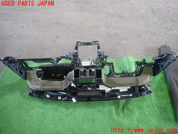 5UPJ-18717505]レクサス・IS300h(AVE30)ダッシュボード 中古_m0003.jpg