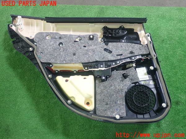 5UPJ-18711294]レクサス・IS300h(AVE30)右後ドア内張り 中古_m0002.jpg