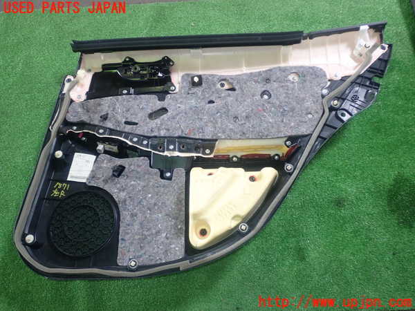 5UPJ-18711324]レクサス・IS300h(AVE30)左後ドア内張り 中古_m0002.jpg