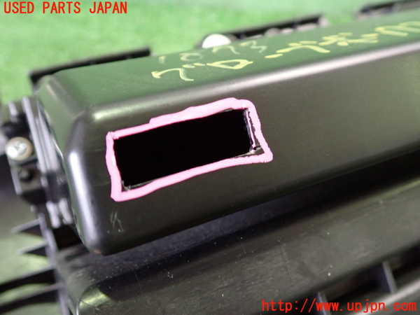 5UPJ-18737516]エクリプスクロス PHEV(GL3W)グローブボックス1 中古_m0005.jpg