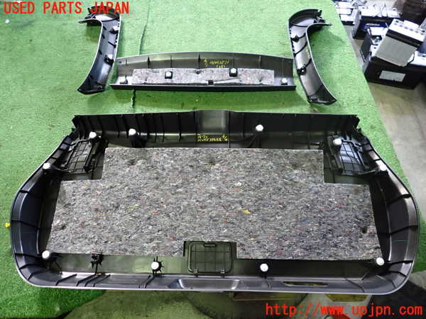 5UPJ-18731578]エクリプスクロス PHEV(GL3W)バックドア内張り 中古_m0004.jpg