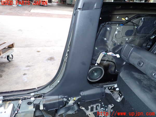 5UPJ-18737665]エクリプスクロス PHEV(GL3W)右センターピラートリム 中古_m0003.jpg