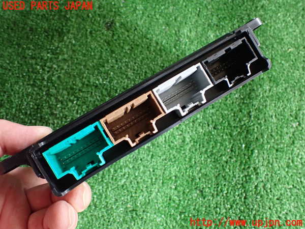 5UPJ-18746148]テスラ・モデル S(SL1SA)コンピューター3(サーマルコントローラー) 中古 1034215-00-A_m0003.jpg