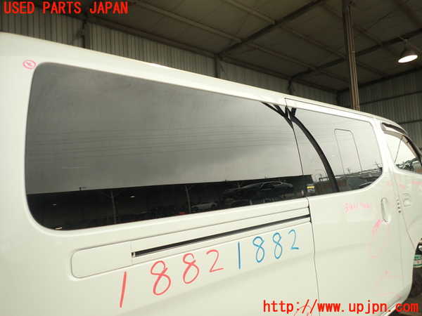2UPJ-18821380]NV350 キャラバン バン(VW2E26)右クォーターガラス 中古(M2L3)_m0001.jpg