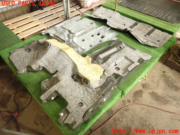 2UPJ-18827795]NV350 キャラバン バン(VW2E26)フロアーカーペット 【ジャンク品】 中古_m0005.jpg