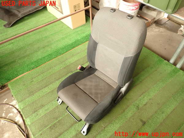 2UPJ-18827065]NV350 キャラバン バン(VW2E26)助手席シート 中古_m0001.jpg