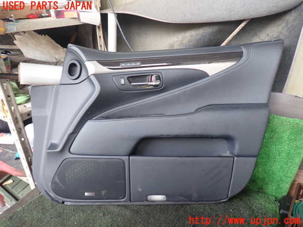 1UPJ-18831234]レクサス・LS600h(UVF45)右前ドア内張り 中古_m0001.jpg