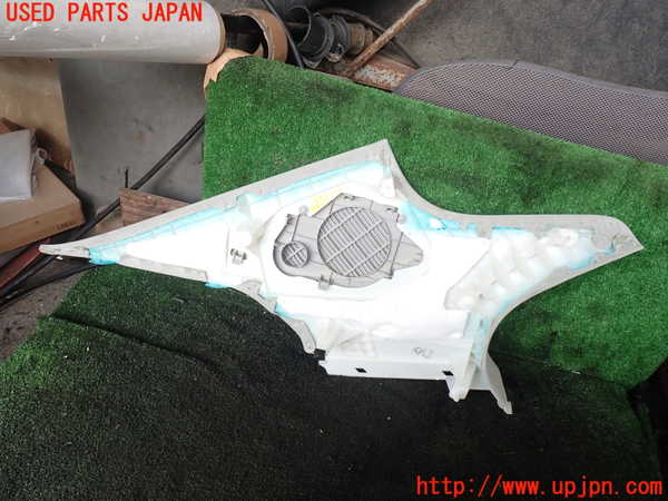 1UPJ-18837675]レクサス・LS600h(UVF45)右リアピラートリム 中古_m0002.jpg