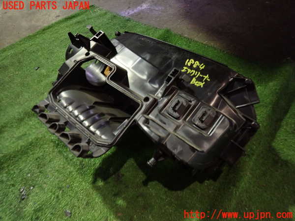 5UPJ-18842560]ベンツ SLK200(172448 R172)エアクリーナーボックス 中古_m0002.jpg