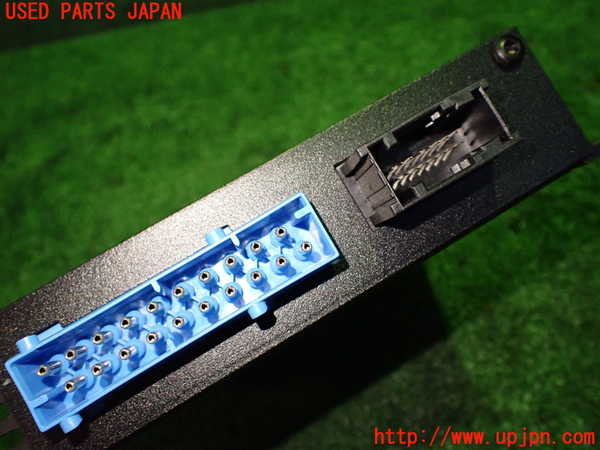 5UPJ-18856525]ポルシェ・911(99666K)アンプ 中古_m0003.jpg