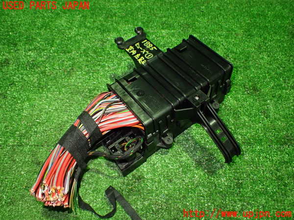 5UPJ-18856741]ポルシェ・911(99666K)ヒューズボックス1 中古_m0002.jpg